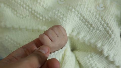 В Навои отец заткнул рот 5-месячному младенцу носком, ребенок скончался