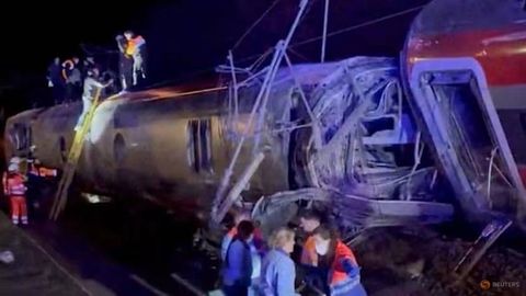 Испанияда икки тезюрар поезд тўқнашиб кетди: 21 киши ҳалок бўлди (видео)