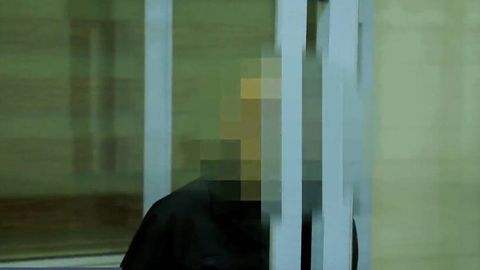 Фарғонада ишга олиш учун фуқародан пул талаб қилган тиббиёт бирлашмаси раҳбари уч йилга қамалди