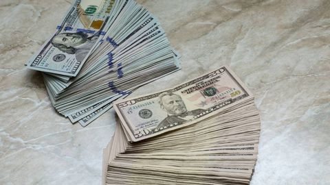 Ўзбекистонда доллар курси яна кўтарилди