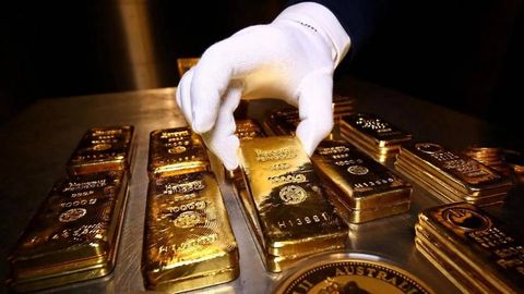 Олтин нархи бир унцияси учун 4900 долларга яқинлашди