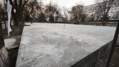 Тошкентдаги “Мовий гумбазлар” боғида скейт-майдонча бузилди. Ҳокимият янги бепул скейт-парк ва падел-теннис корти қурилишини маълум қилди