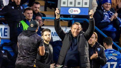 Angliya futbolida muxlis to‘rtinchi hakam sifatida maydonga chiqdi