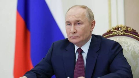 “Гренландия борасидаги воқеалар бизни ташвишга солмайди”: Путин АҚШнинг оролни сотиб олиш ташаббусига муносабат билдирди (видео)