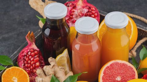 Мевали шарбатлар чиндан фойдалими? Чиройли қутилардаги ичимликлар ҳақида аччиқ ҳақиқатлар