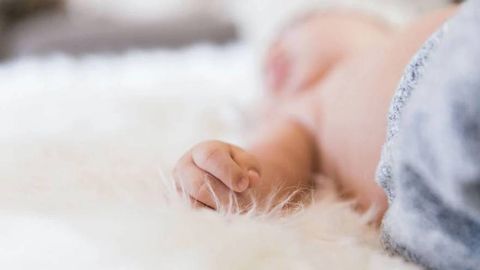 Britaniyalik ayol homiladorligini bilganidan so‘ng 45 daqiqa o‘tib, qiz farzandli bo‘ldi