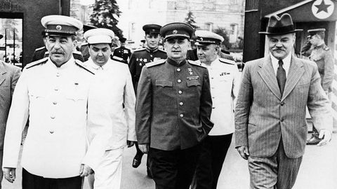 “Врачлар иши”: Сталин ўзини даволаган шифокорларни нега жазолаганди?