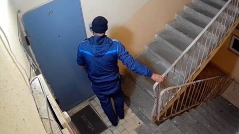 Toshkentda ko‘p qavatli uyda eshiklarni kuch bilan ochishga uringan erkak 10 sutkaga qamaldi