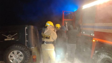 ФВВ ходимлари Қашқадарёда қор бўронида қолиб кетган 10 кишини қутқарди