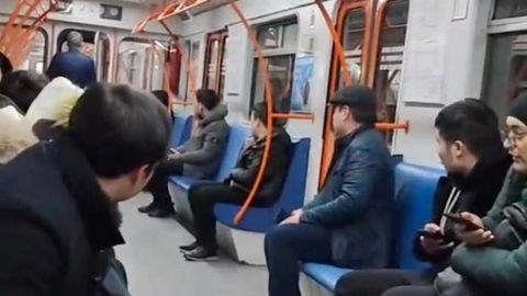 Toshkent metrosida poyezd tunnel ichida 13 daqiqa to‘xtab qoldi (video)