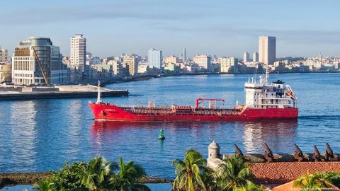 США рассматривают полную нефтяную блокаду Кубы