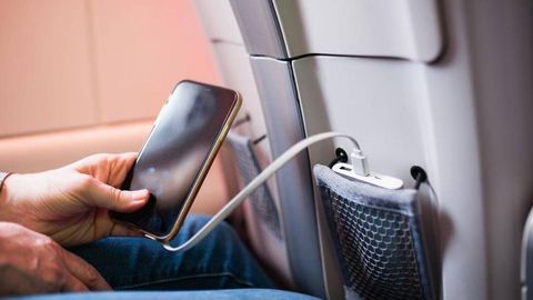 Janubiy Koreya samolyotlarda poverbankdan foydalanishni taqiqladi