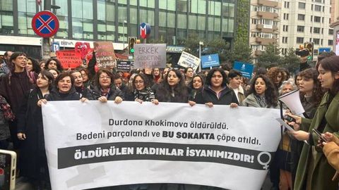 Туркияда ўзбекистонлик аёлнинг ўлдирилиши ортидан аёллар намойишга чиқди (фото, видео)