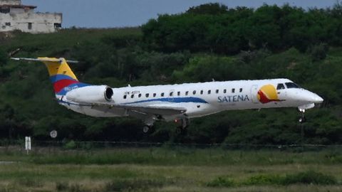 Kolumbiyada yo‘lovchi samolyoti qulab tushdi, 15 kishi halok bo‘ldi (video)