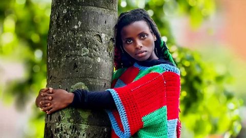 Эколог 72 соат давомида дарахтни қучоқлаб, Гиннес рекордлари китобига кирди