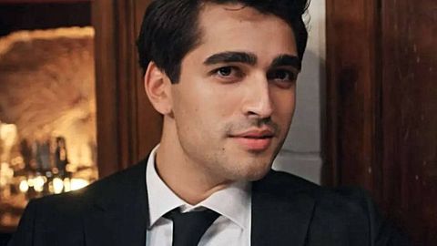 Мерт Рамазон Демир 28 ёшда: Ферит Корҳан реал ҳаётда қандай яшайди?