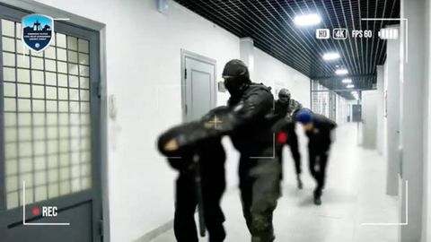 Наманганда чегарадан товар ва одамларни ноқонуний ўтказиш билан шуғулланган жиноий гуруҳ ушланди