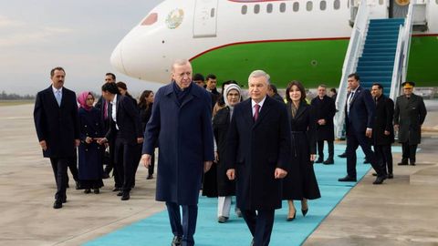 Shavkat Mirziyoyev rafiqasi bilan birga rasmiy tashrif bilan Anqaraga keldi
