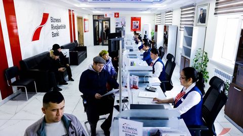 “Бизнесни ривожлантириш банки” “Янги банк” омонатчиларига компенсация тўлашни бошлади