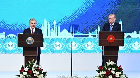 Шавкат Мирзиёев ва Ражаб Тоййиб Эрдўғон ОАВ вакиллари учун баёнот берди