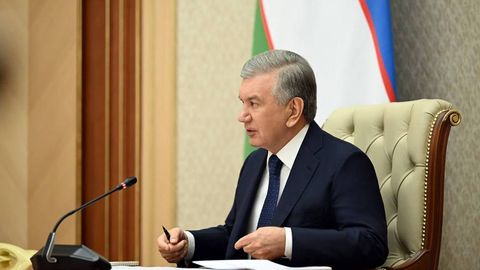 Президент “Ўзбекнефтгаз”га импорт ўрнини босувчи экспортбоп маҳсулотлар ишлаб чиқариш бўйича вазифалар юклади