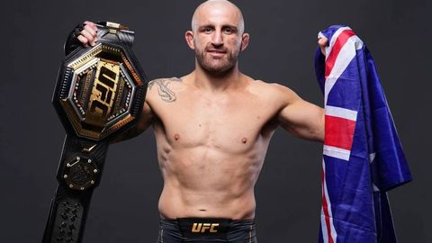 Алекс Волкановски UFC тарихидаги энг яхши тўрт жангчи номини айтди