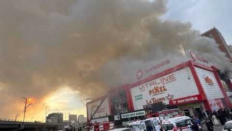 При пожаре в торговом комплексе в Ташкенте погиб один человек