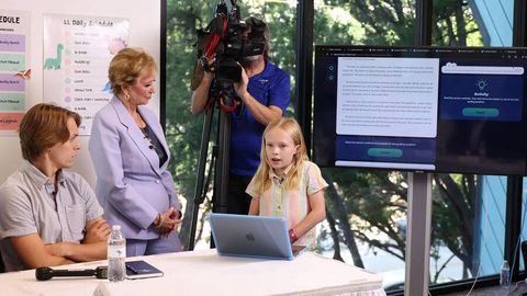 АҚШда ўқитувчилар ўрнига сунъий интеллект таълим берадиган мактаблар тармоғи пайдо бўлди