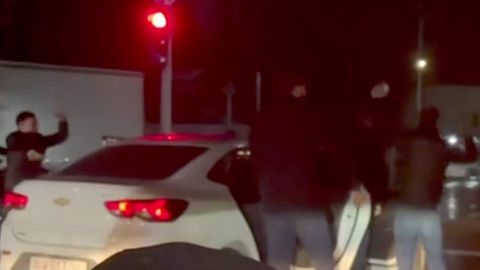 Самарқандда йўл ўртасида рақсга тушган Gentra ҳамда Onix ҳайдовчи ва йўловчилари жазоланди