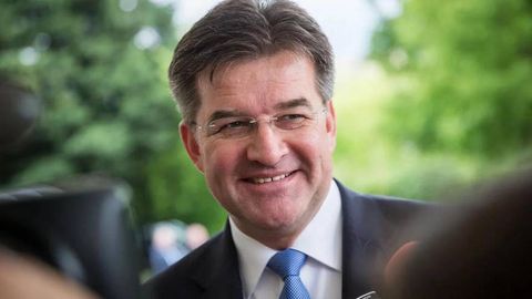 Slovakiya bosh vaziri maslahatchisi Epshteynga aloqasi tufayli iste’foga chiqdi