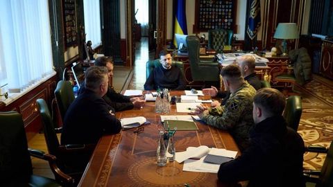 “Урушни тугатиш керак”: Зеленский Украина зарур қадамларни ташлашга тайёрлигини айтди