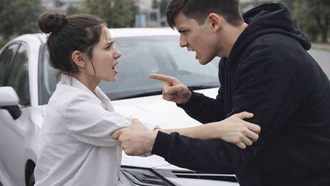 Самарқандда унаштирилган қизига шилқимлик қилган йигит 5 суткага қамалди