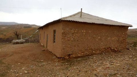 “Rahbariyat topshiriq bergan”. Dehqonoboddagi maktab oʻquvchilari nega aholi xonadonida oʻqitilganiga izoh berildi