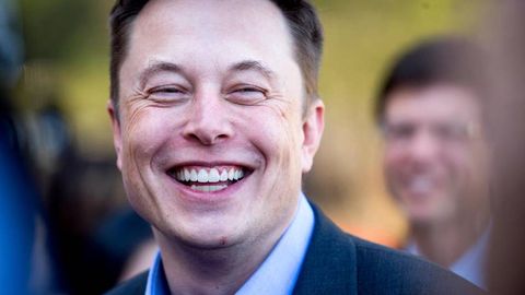 Ilon Mask boyligi 800 mlrd dollardan oshgan birinchi odamga aylandi