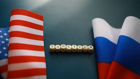 АҚШ Россияга қарши янги санкциялар тайёрлади, аммо ҳозирча уларни жорий этмаяпти - Bloomberg