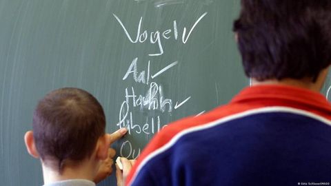 Германияда мигрантларни тил курсига олиш тўхтатилди