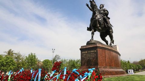 O‘zbekistonda har yili aprel oyi “Amir Temur oyligi” deb e’lon qilinadi