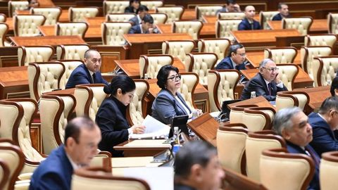 Суд биносида тартибни бузганлик учун маъмурий чора белгилаш тўғрисидаги қонун рад қилинди