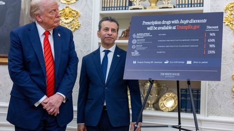 Трамп ўз номидаги дори-дармонлар учун чегирма таклиф этувчи сайтни ишга туширди