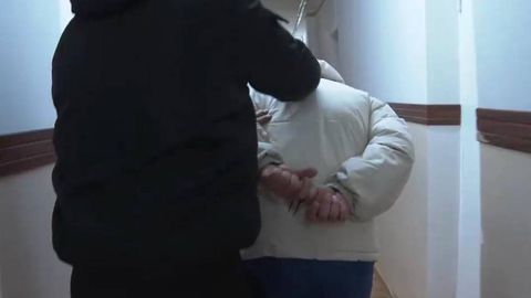 Toshkentda ko‘cha bezorilari fuqaroni garovda ushlab, oilasidan pul talab qildi