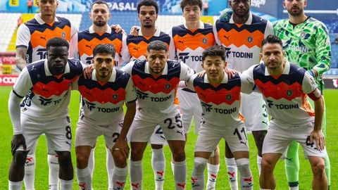 Turkiya chempionati. Shomurodov gol urgan, Fayzullayev assist qayd etgan bahsda “Bashakshehir” g‘alaba qozondi