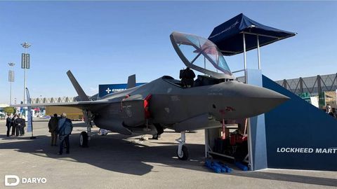 Saudiya qirollik bayrog‘i tushirilgan F-35 qiruvchisini namoyish etdi — WDS 2026 ko‘rgazmasidan fotoreportaj