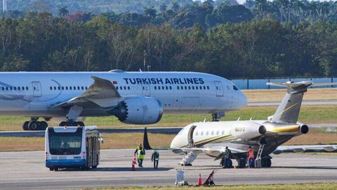 Кубада самолётлар учун ёнилғи қолмади