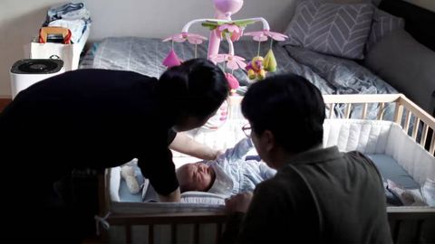 Janubiy Koreyada tug‘ilishni oshirish uchun xorijlik ayollarni “import qilish” taklif etildi