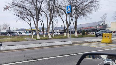 Toshkentda bir hafta oldin o‘rnatilgan panjaralar balandligi talabga javob bermagani sababli olib tashlandi