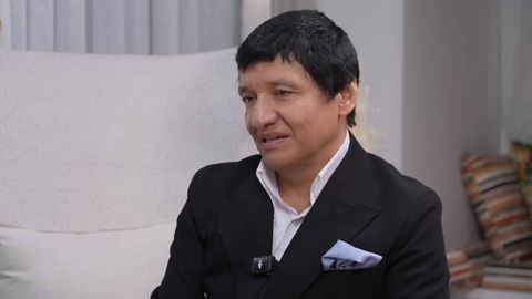 “Ayolim menga qayta turmushga chiqishni xohlamaydi”. “Toj” guruhi solisti Tojivoy Shukurov oilasi va o‘g‘li Izzatning qo‘shiqchi bo‘lishiga qarshi chiqqani haqida