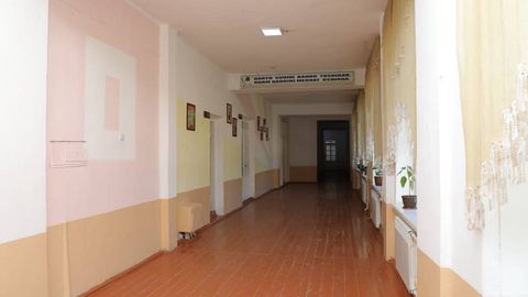 “Йиғилишга киришидан аввал содир бўлган” — ИИББ Олмалиқдаги мактабда вафот этган қиз ҳақида 