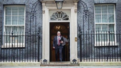 Epshteyn mojarosi tufayli britaniyaliklarning 52 foizi Starmerning iste’fosini talab qilmoqda