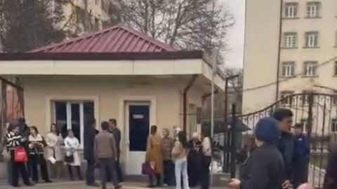 O‘zJOKUda forma kiymagan va kech qolgan o‘nlab talabalar darsga kiritilmadi