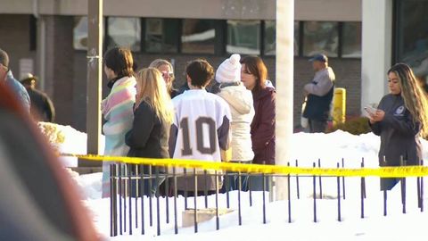 АҚШда мактаб ўқувчилари ўртасидаги хоккей учрашувида отишма юз берди (видео)